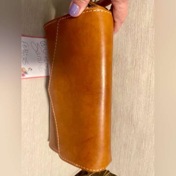 Portland Leather Astoria Crossbody Bag in Tan - Picture 8 of 8